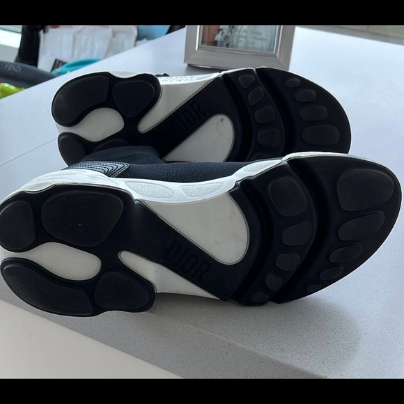 Used like new, black sneakers Dior - Picture 3 of 3